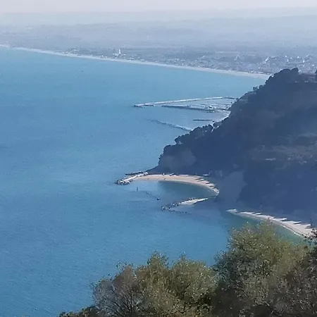 Le Tre Sorelle سيرولو